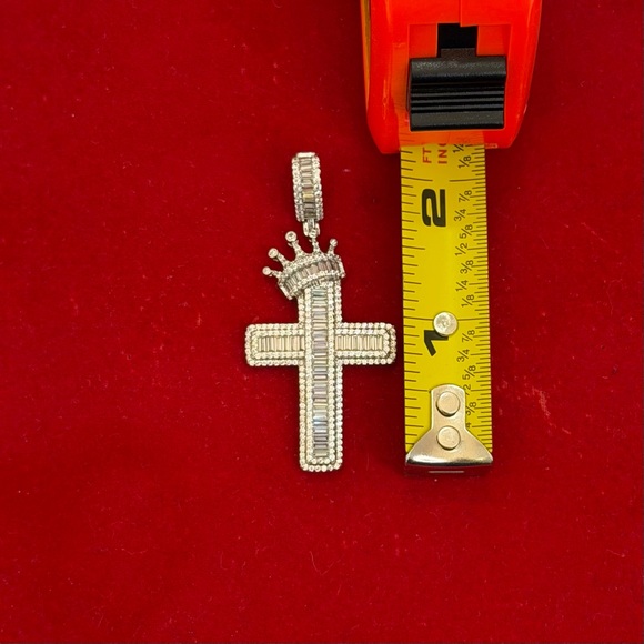 925 Sterling Silver White Gold Dipped Crown Cross Pendant CZ Iced Approx 10g - Picture 10 of 11